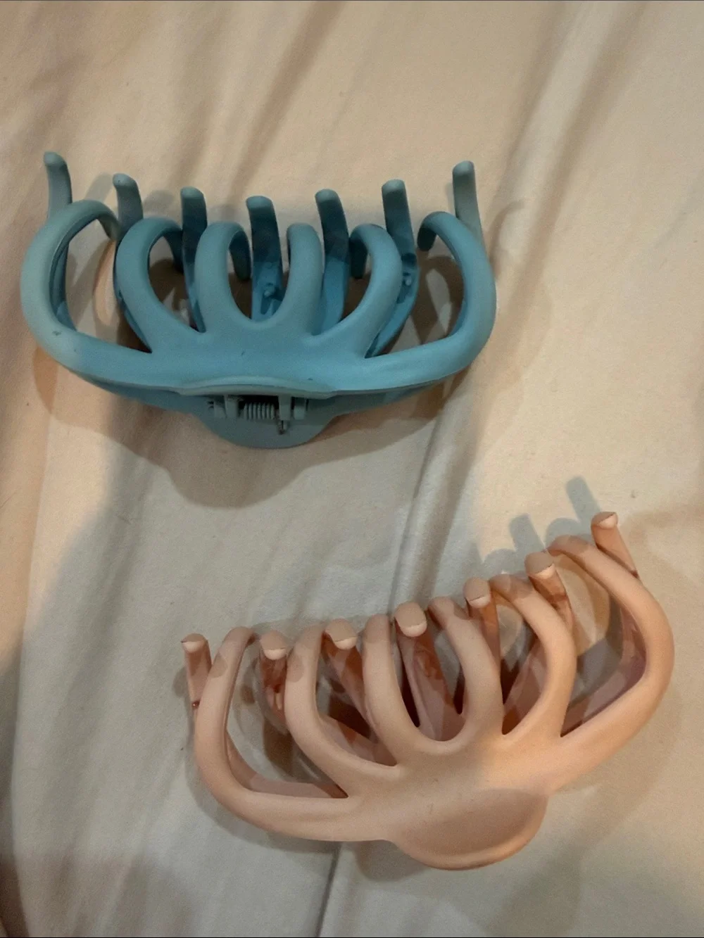 Set of 2 Matte Hair Claw Clips - Blue, Peach